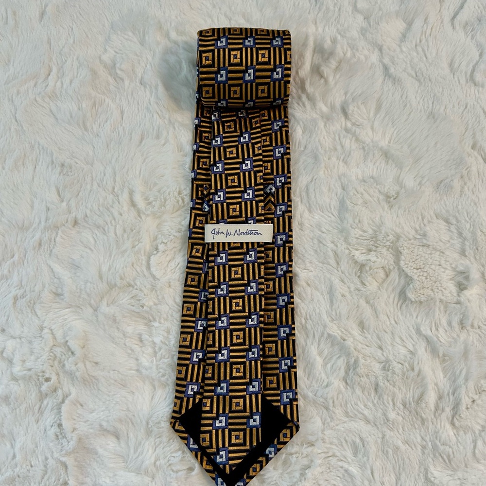 Geometric Patterned Tie - Picture 2 of 2